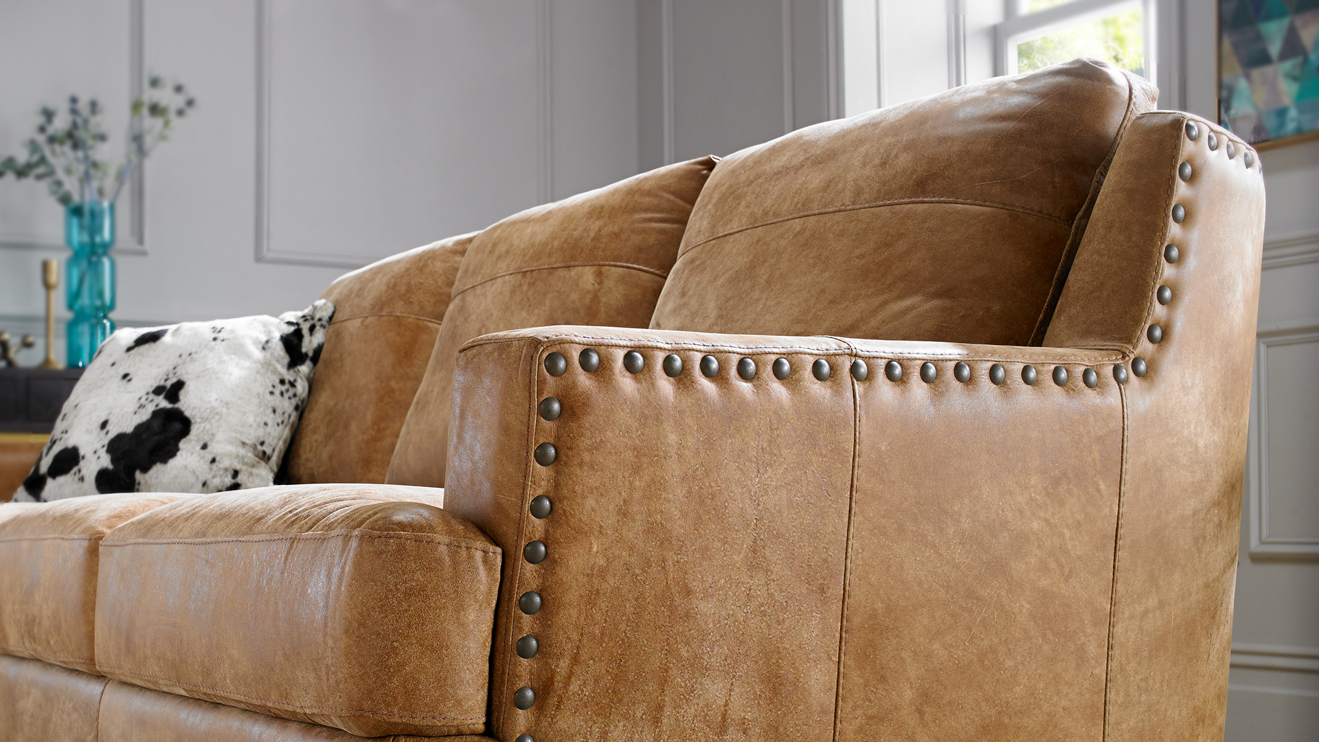 Spotlight: Italian Leather Sofas