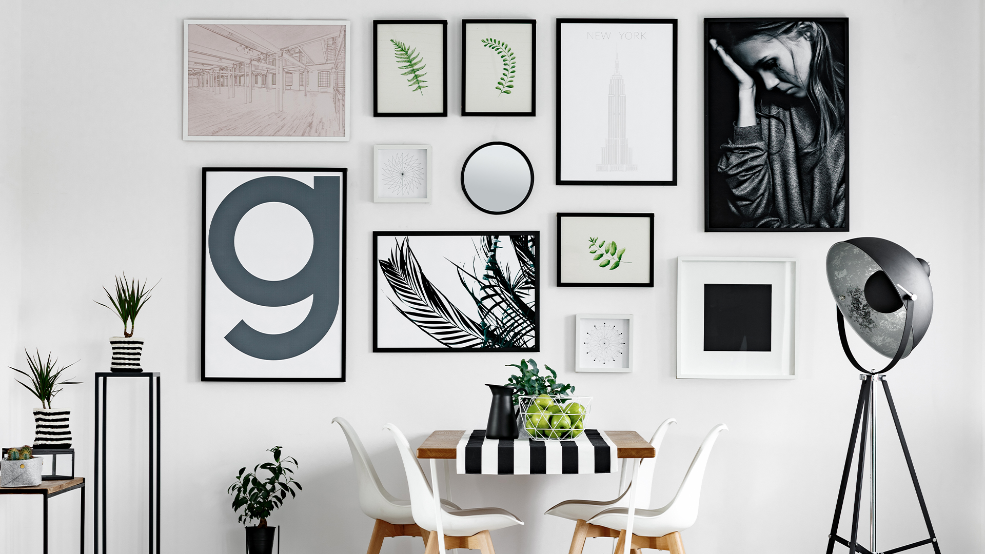 How to create a striking gallery wall in your living room